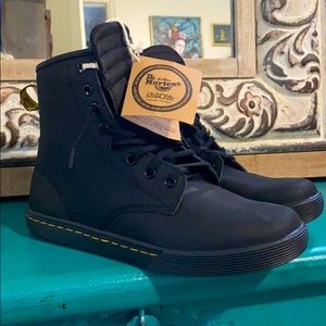 Brand New Dr. Martens lace up SoftWair Sz 8